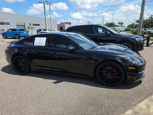 2018 Porsche Panamera 4