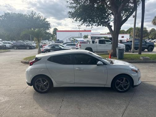 2019 Hyundai Veloster 2