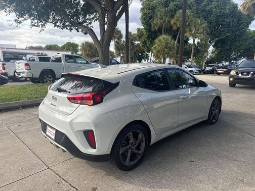 2019 Hyundai Veloster 2