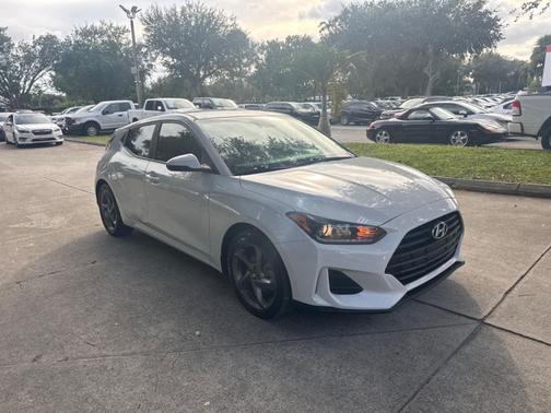 2019 Hyundai Veloster 2