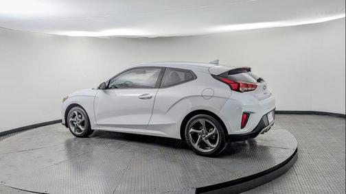 2019 Hyundai Veloster 2