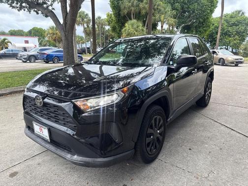 2022 Toyota RAV4 LE