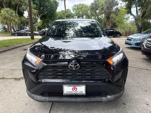 2022 Toyota RAV4 LE
