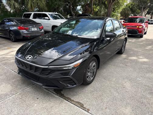 2024 Hyundai ELANTRA SEL