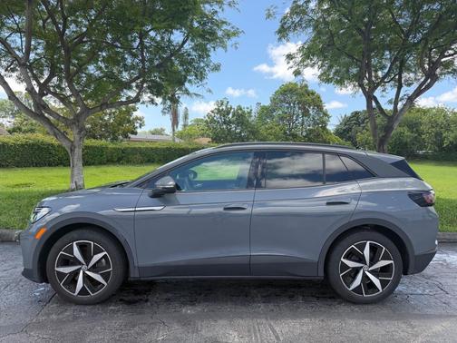 Pure Gray 2023 Volkswagen ID.4 S