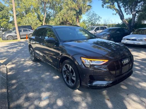 2021 Audi e-tron Premium