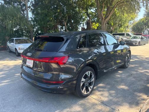 2021 Audi e-tron Premium