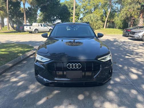 2021 Audi e-tron Premium