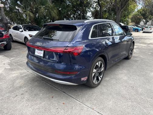 2022 Audi e-tron Premium
