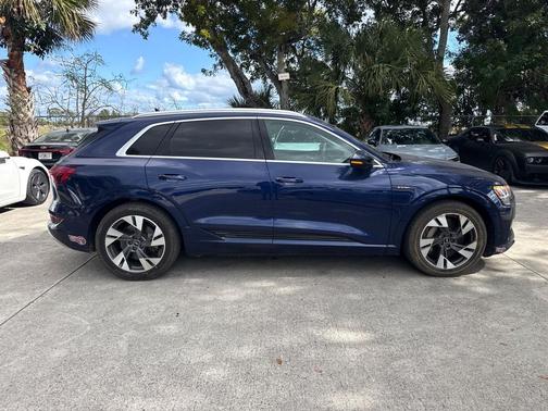 2022 Audi e-tron Premium