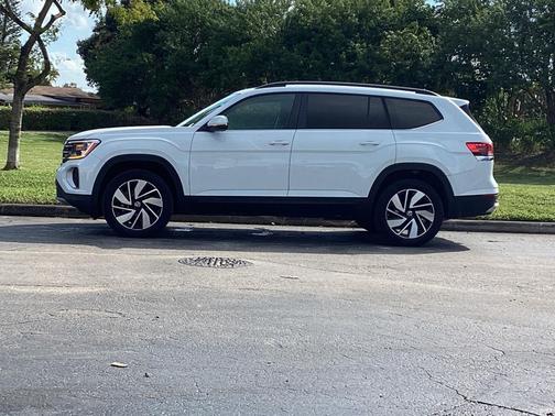 2024 Volkswagen Atlas 2.0T SE w/Technology