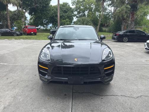 2018 Porsche Macan Turbo