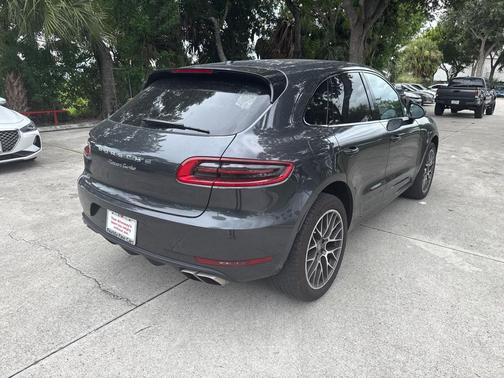 2018 Porsche Macan Turbo
