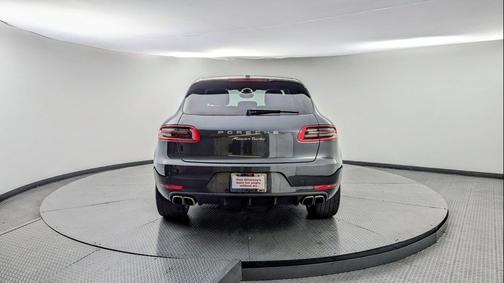 2018 Porsche Macan Turbo