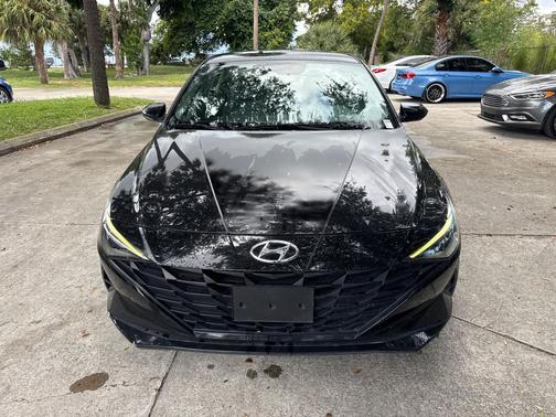 2021 Hyundai ELANTRA SE