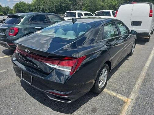 2021 Hyundai ELANTRA SE