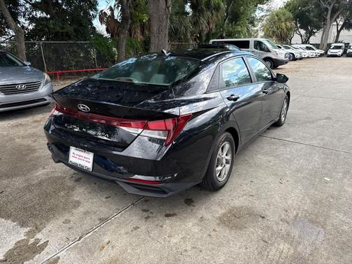 2021 Hyundai ELANTRA SE