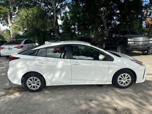 2022 Toyota Prius LE