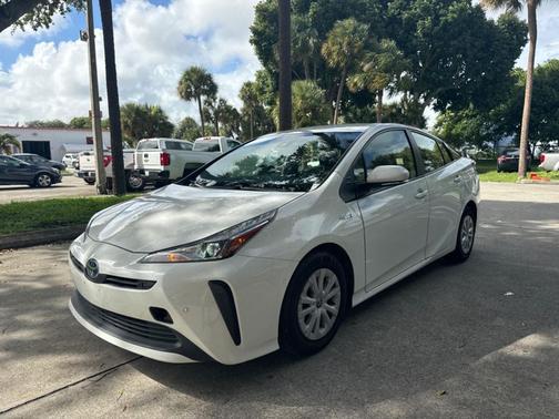 2022 Toyota Prius LE