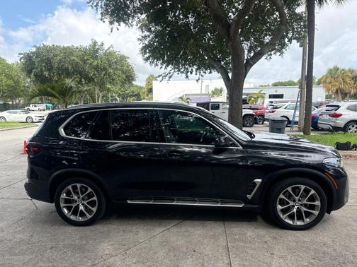 Black Sapphire Metallic 2024 BMW X5 sDrive40i