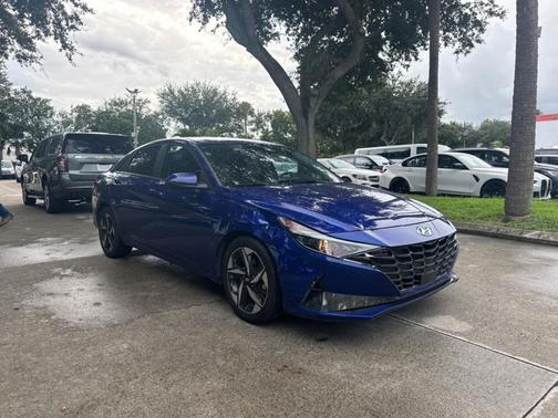 2022 Hyundai ELANTRA SEL