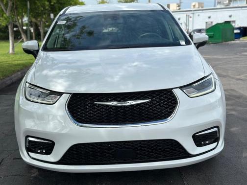 BRIGHT WHITE CLEARCOAT 2023 Chrysler Pacifica Touring L