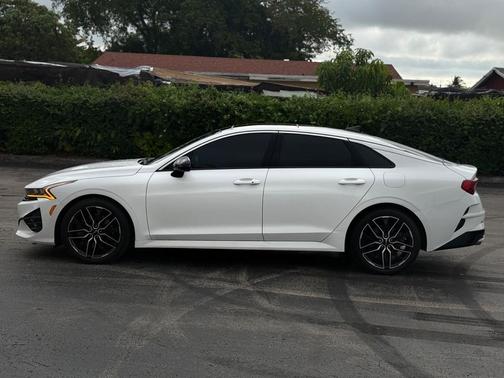 Glacial White Pearl 2024 Kia K5 GT