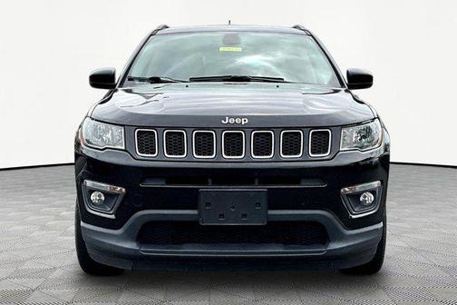 Diamond Black Crystal Pearlcoat 2018 Jeep Compass Latitude