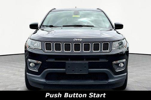 Diamond Black Crystal Pearlcoat 2018 Jeep Compass Latitude
