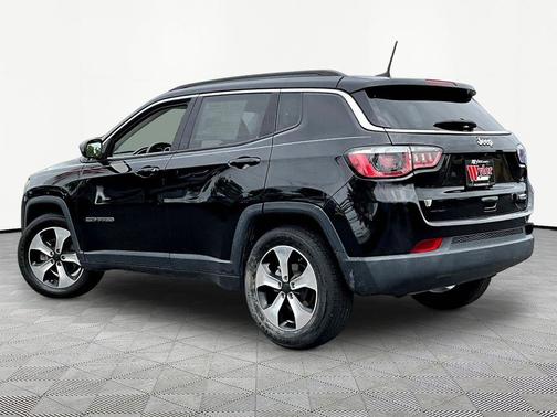 Diamond Black Crystal Pearlcoat 2018 Jeep Compass Latitude
