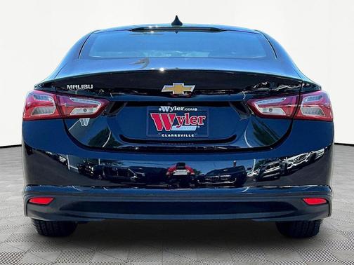 Mosaic Black Metallic 2022 Chevrolet Malibu FWD LT