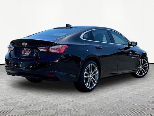 Mosaic Black Metallic 2022 Chevrolet Malibu FWD LT