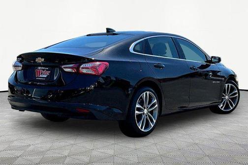 Mosaic Black Metallic 2022 Chevrolet Malibu FWD LT
