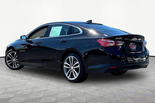 Mosaic Black Metallic 2022 Chevrolet Malibu FWD LT