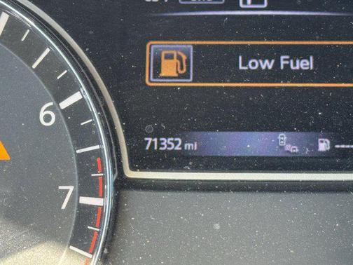 2016 Nissan Pathfinder SL