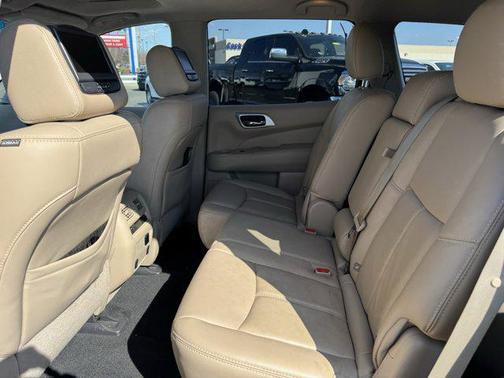 2016 Nissan Pathfinder SL