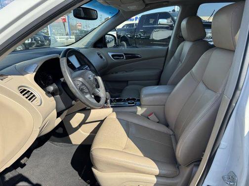 2016 Nissan Pathfinder SL