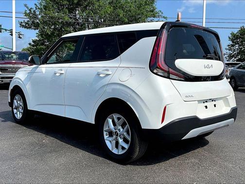 Snow White Pearl 2024 Kia Soul LX