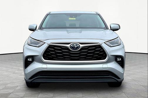 Celestial Silver Metallic 2023 Toyota Highlander Hybrid LE