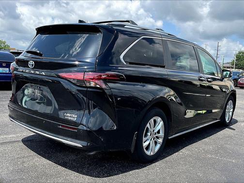 Midnight Black Metallic 2024 Toyota Sienna Limited