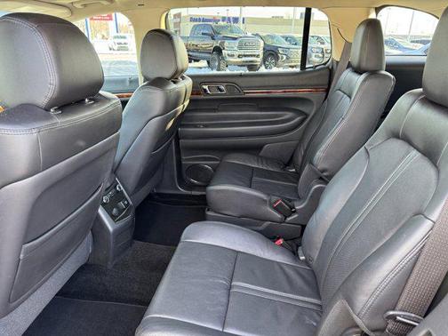 2017 Lincoln MKT Elite