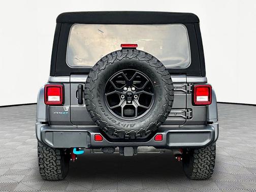 Granite Crystal Metallic Clearcoat 2024 Jeep Wrangler 4xe Willys
