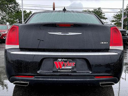Gloss Black 2019 Chrysler 300 Touring