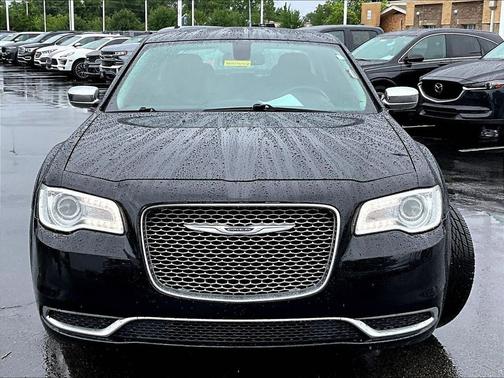 Gloss Black 2019 Chrysler 300 Touring