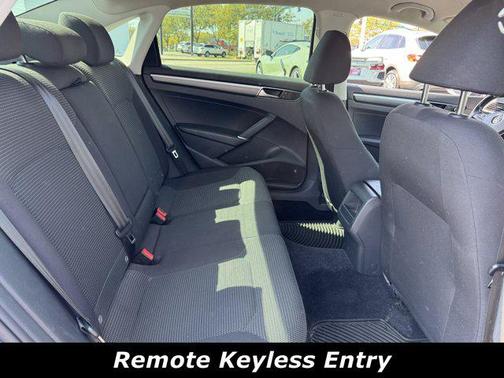 2016 Volkswagen Passat 1.8T R-Line