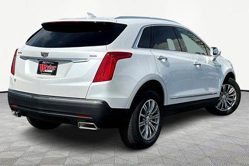 Crystal White Tricoat 2018 Cadillac XT5 Luxury