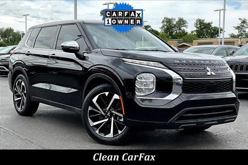 Labrador Black Pearl 2022 Mitsubishi Outlander ES