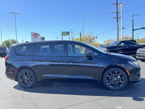 2018 Chrysler Pacifica Touring Plus