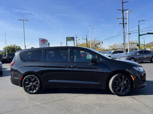2018 Chrysler Pacifica Touring Plus