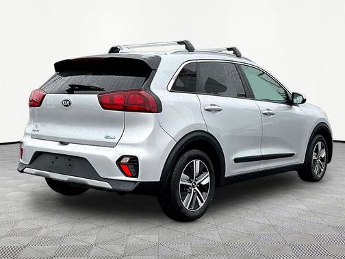 Silky Silver 2020 Kia Niro LXS